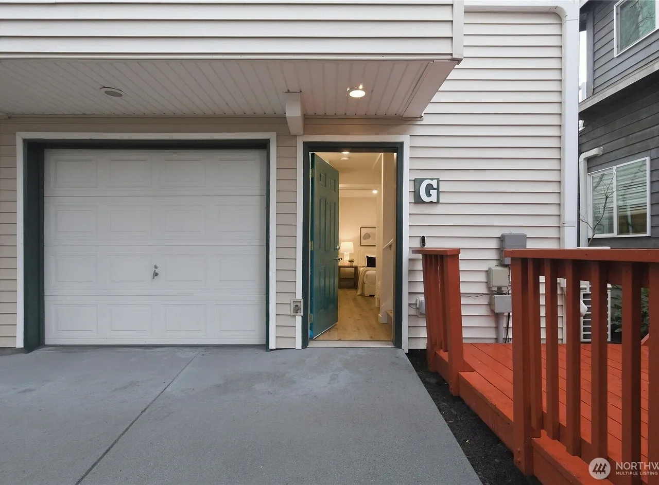 1126 14th Ave #G, Seattle, WA 98122